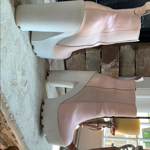 Light pink boots - Picture 3 of 3